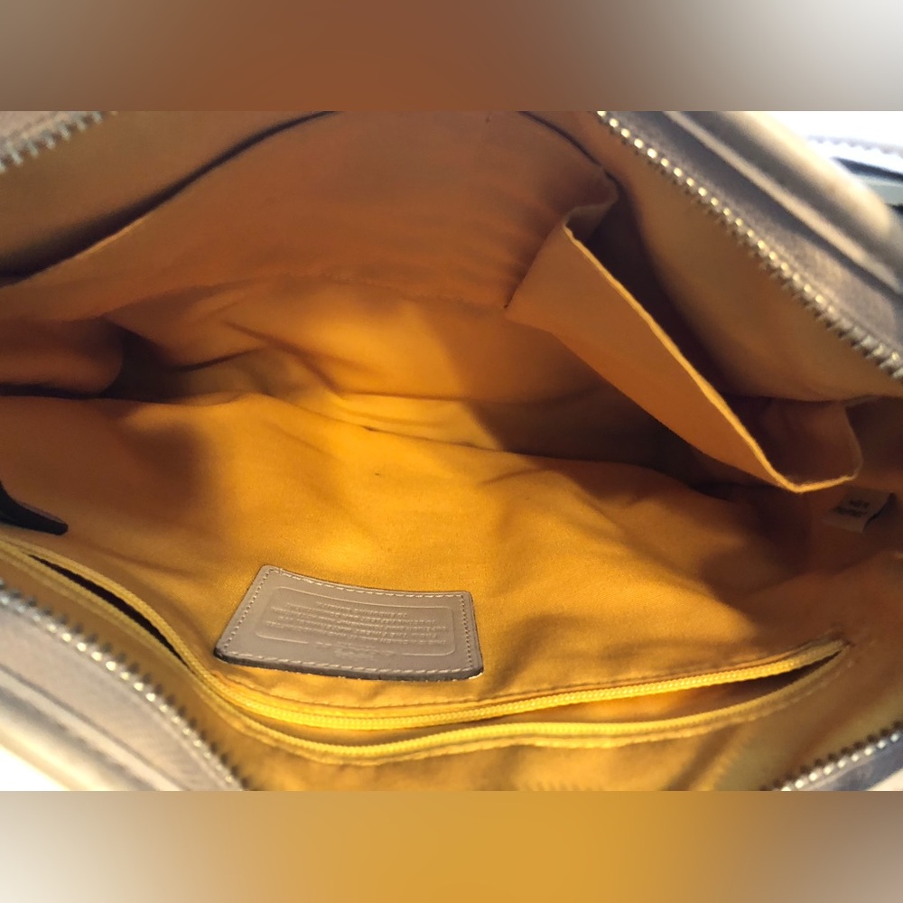 Coach Stylish Leather Crossbody and Yes it will hold your phone! - Picture 2 of 6